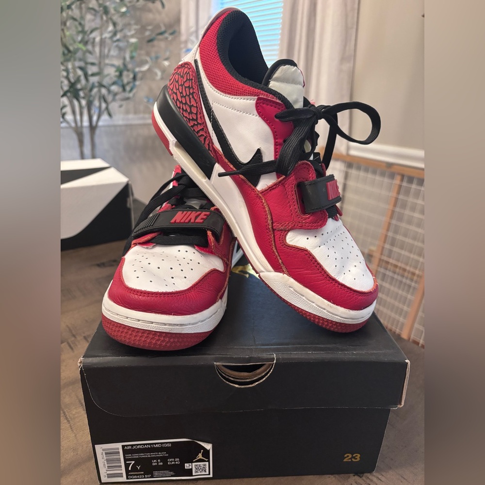 Air Jordan legacy 312 low ‘Chicago red’ sneaker youth size 7